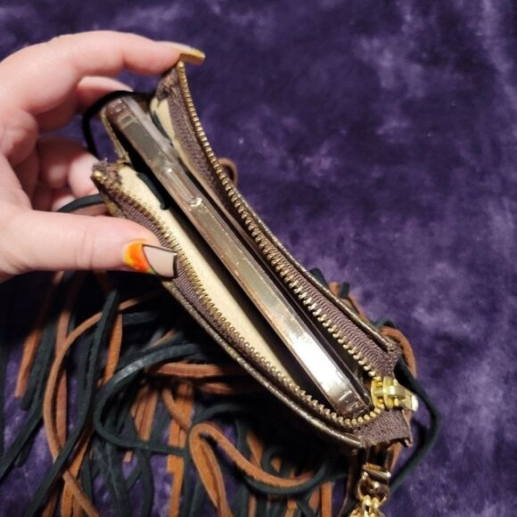 🔷️LV Vintage Boho Crossbody or Wristlet with Fringe on Chain - Picture 12 of 16